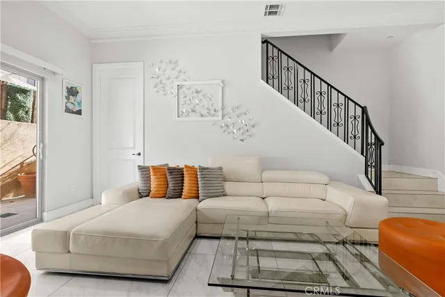 $900,000 | 6920 Valmont Street, Unit 5, Tujunga, CA 91042