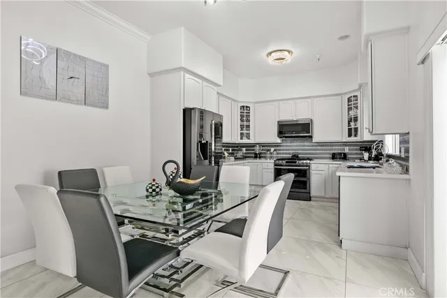 $900,000 | 6920 Valmont Street, Unit 5, Tujunga, CA 91042