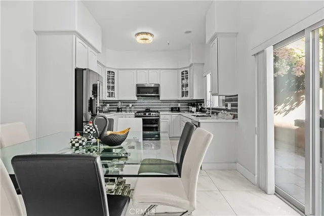 $900,000 | 6920 Valmont Street, Unit 5, Tujunga, CA 91042