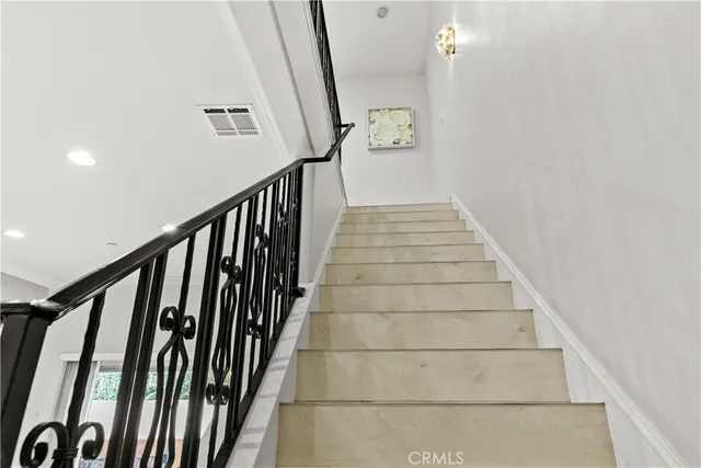 $900,000 | 6920 Valmont Street, Unit 5, Tujunga, CA 91042