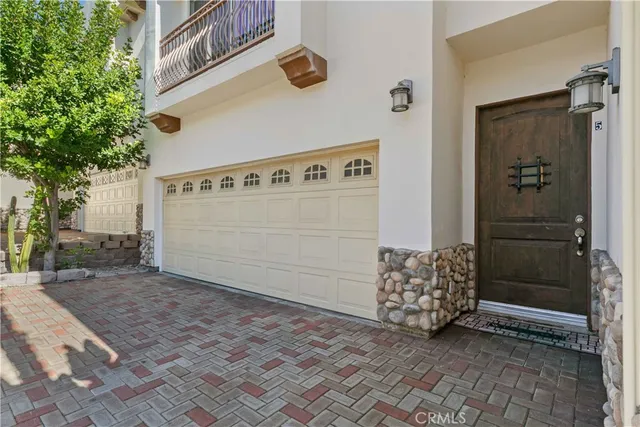 $900,000 | 6920 Valmont Street, Unit 5, Tujunga, CA 91042