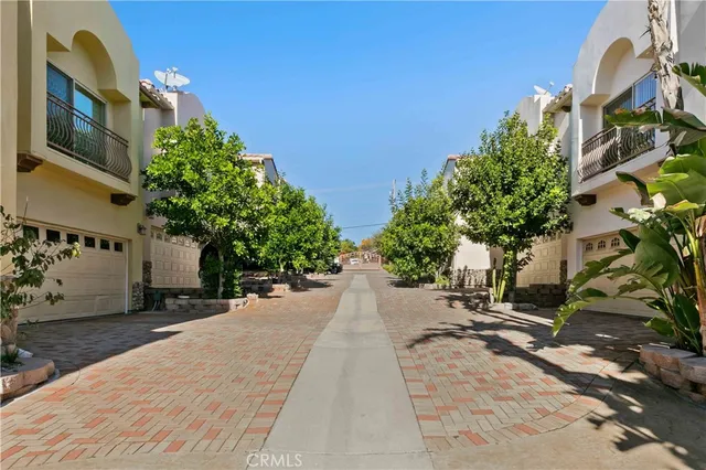 $900,000 | 6920 Valmont Street, Unit 5, Tujunga, CA 91042