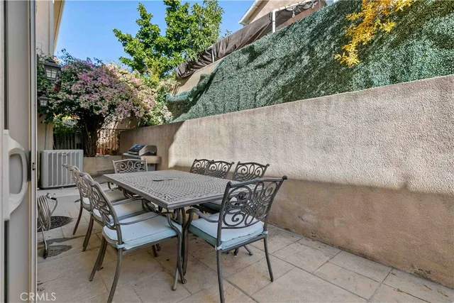 $900,000 | 6920 Valmont Street, Unit 5, Tujunga, CA 91042