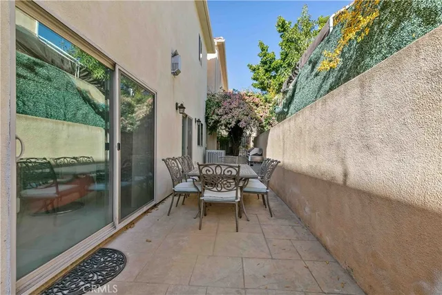 $900,000 | 6920 Valmont Street, Unit 5, Tujunga, CA 91042