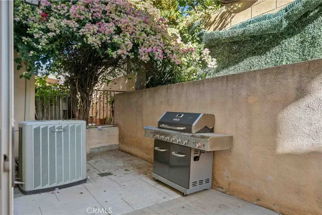 $900,000 | 6920 Valmont Street, Unit 5, Tujunga, CA 91042