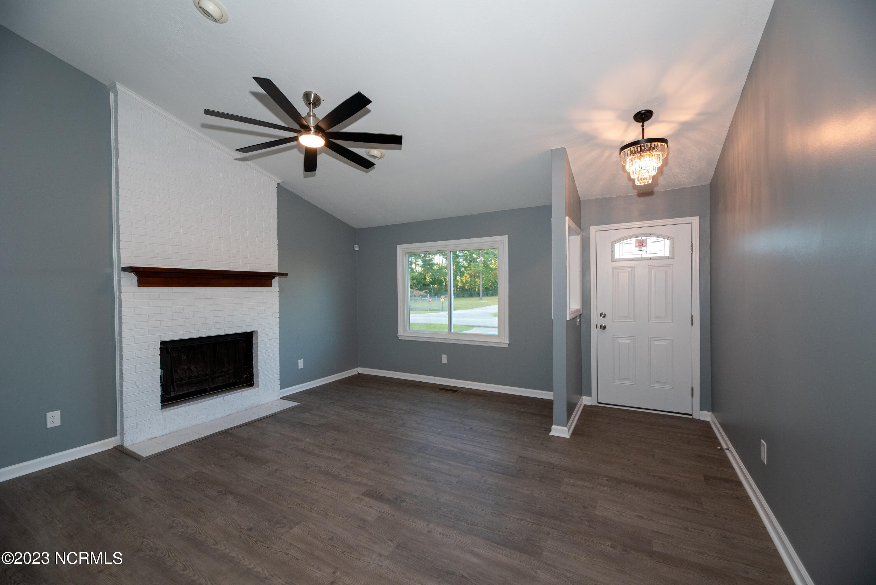 106 Manchester Road Havelock, NC 28532 - Photo 4 of 20 106 Manchester-21