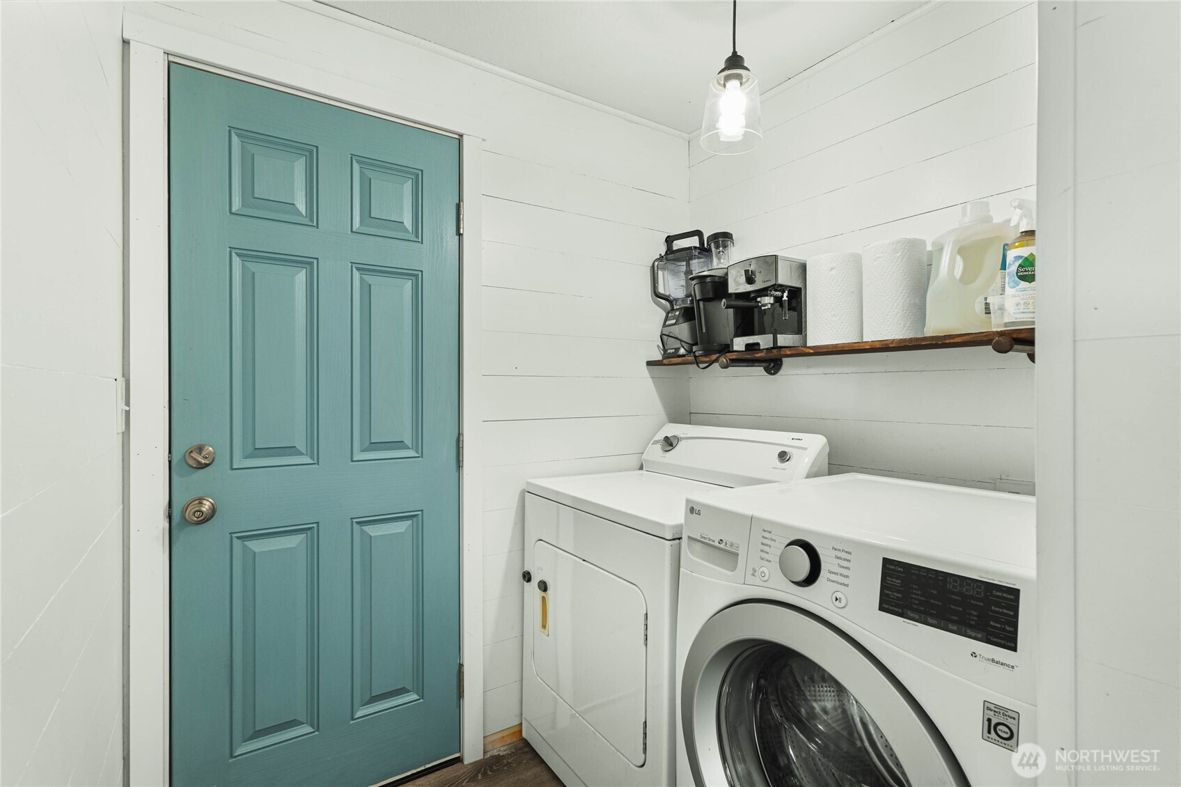 924 9th Street Southwest Puyallup, WA 98371 - Photo 27 of 38 a utility room with dryer and washer