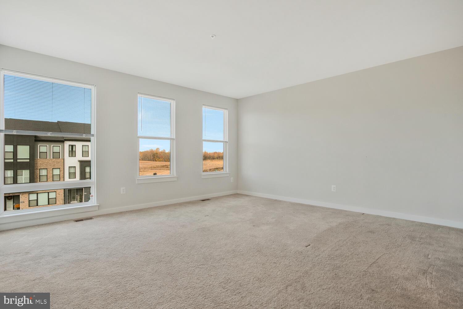 302 Summit Point Boulevard Bowie, MD 20716 - Photo 23 of 30 an empty room with windows