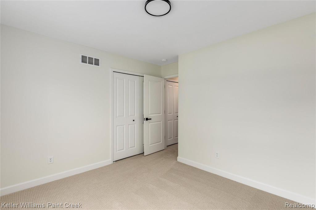 332 Lake Forest Road Rochester Hills, MI 48309 - Photo 32 of 48