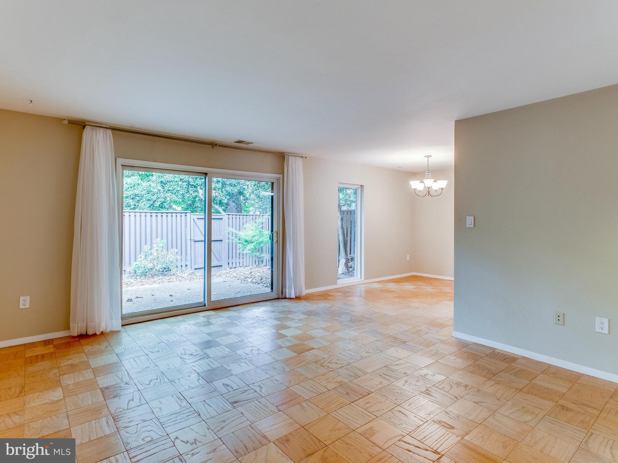 1827 Ivy Oak Square Reston, VA 20190 - Photo 3 of 30 Living Room
