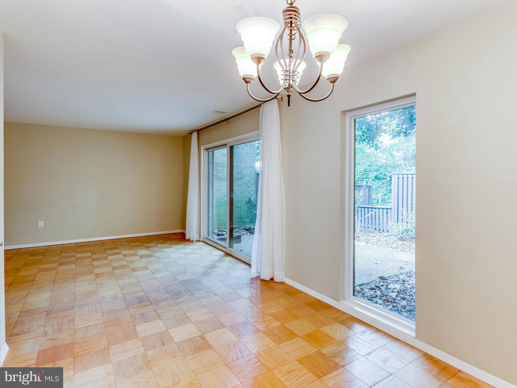 1827 Ivy Oak Square Reston, VA 20190 - Photo 8 of 30 Dining Room