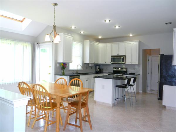 77 Robert Road Marlborough, MA 01752 - Photo 4 of 25 Gallery Image 4