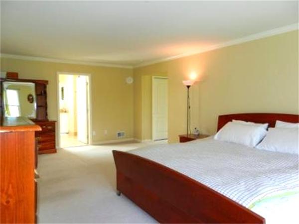 77 Robert Road Marlborough, MA 01752 - Photo 10 of 25 Gallery Image 10