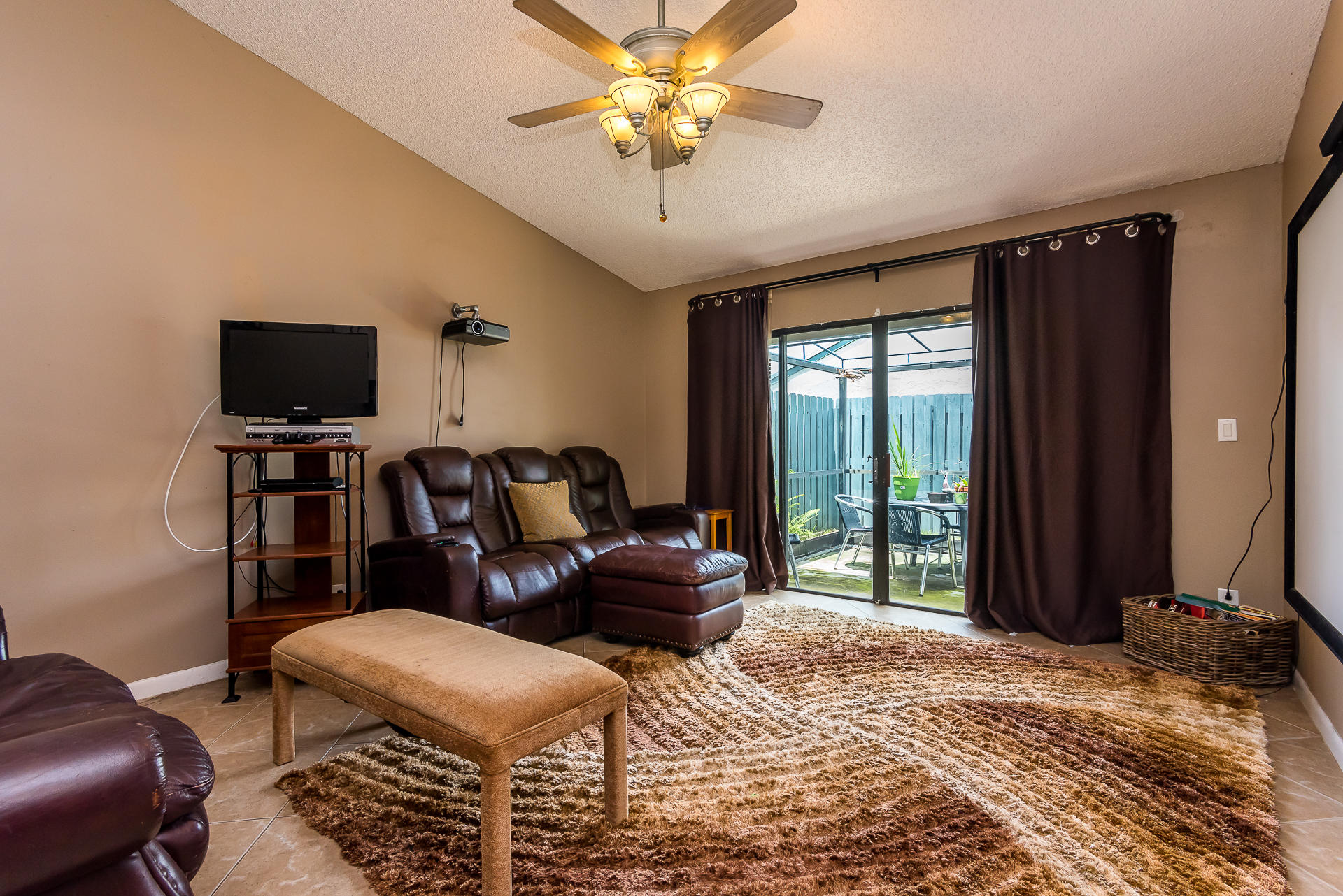 4491 Feivel Road, Unit 43 West Palm Beach, FL 33417 - Photo 3 of 12 Living Area
