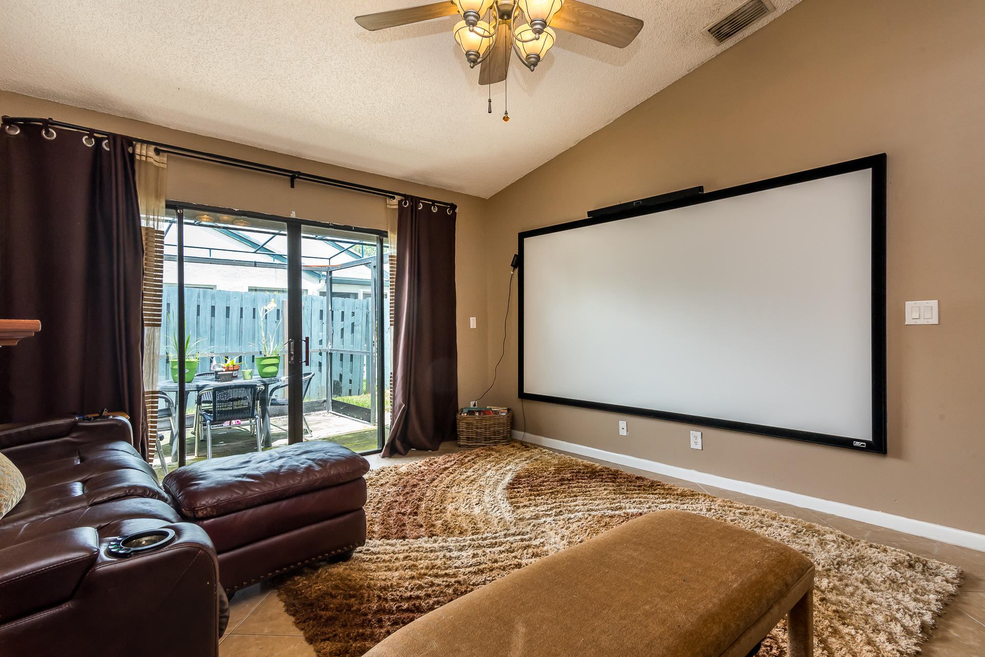 4491 Feivel Road, Unit 43 West Palm Beach, FL 33417 - Photo 4 of 12 Living Area