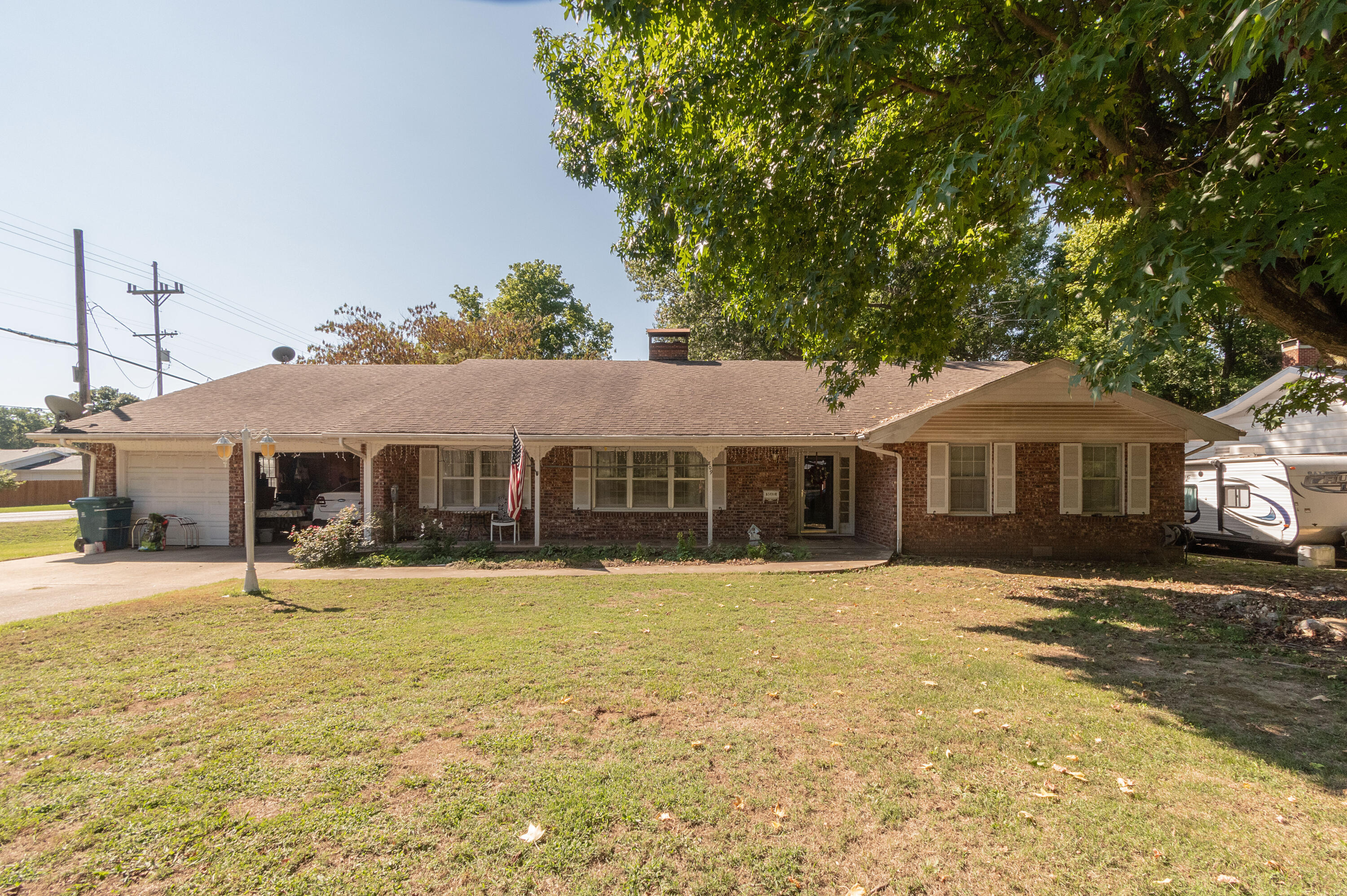 809 Plum Monett, MO 65708 - Photo 1 of 1 DSC_6249