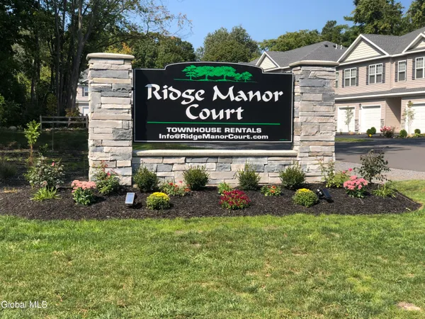 $2,300 | 2011 Rdg Mnr Court, Niskayuna, NY 12309