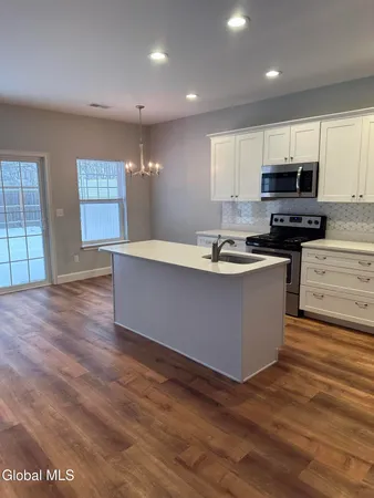$2,300 | 2011 Rdg Mnr Court, Niskayuna, NY 12309