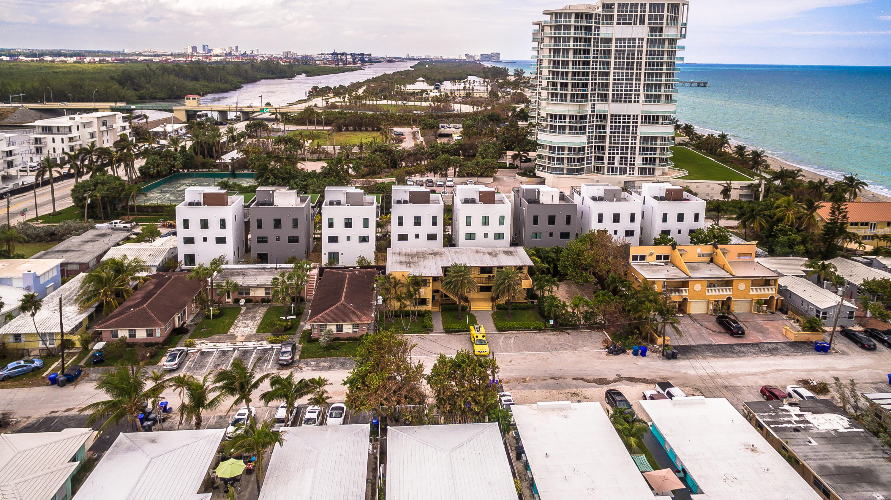 340 Balboa Street Hollywood, FL 33019 - Photo 4 of 112 340 Balboa St Hollywood FL-print-130-128