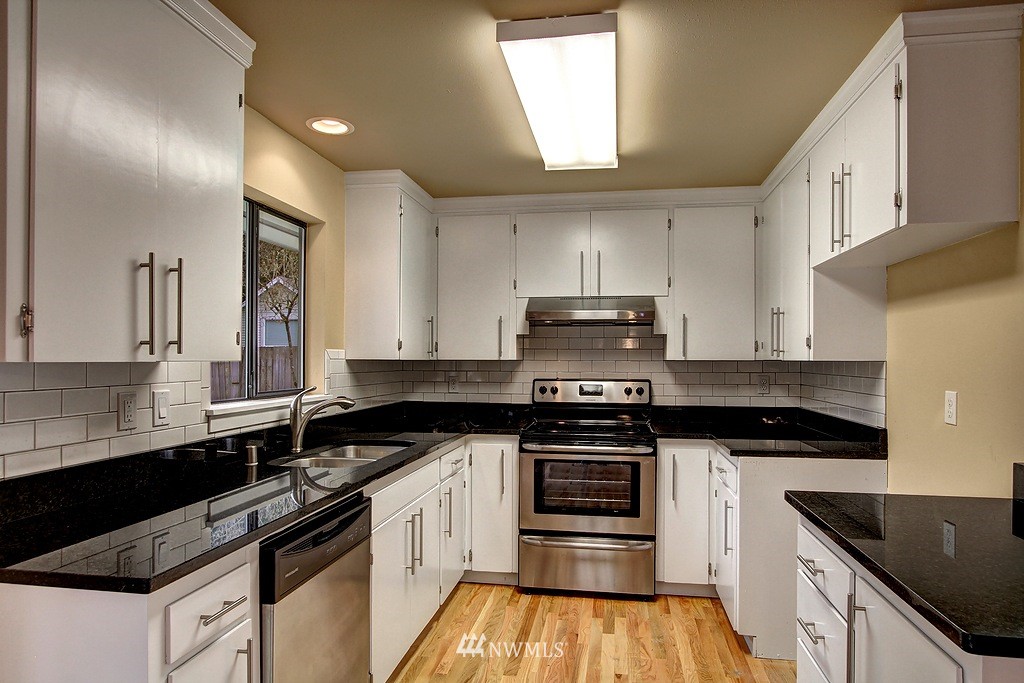 21615 2nd Avenue Southeast Bothell, WA 98021 - Photo 3 of 18