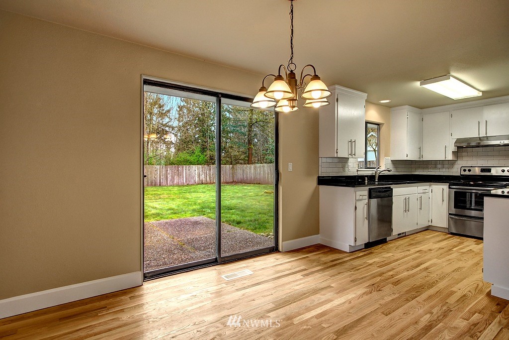 21615 2nd Avenue Southeast Bothell, WA 98021 - Photo 5 of 18