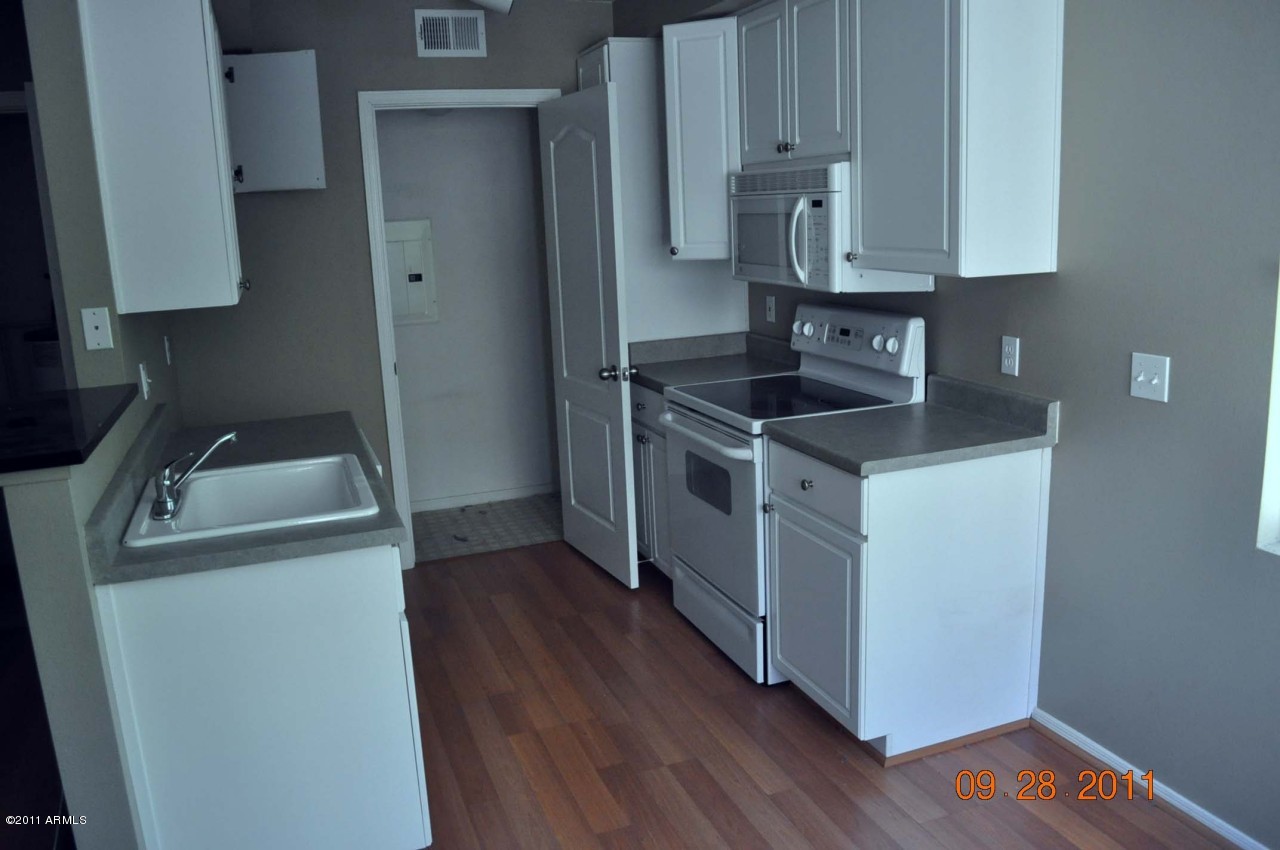 1701 East Colter Street, Unit 1 Phoenix, AZ 85016 - Photo 4 of 5 Kitchen