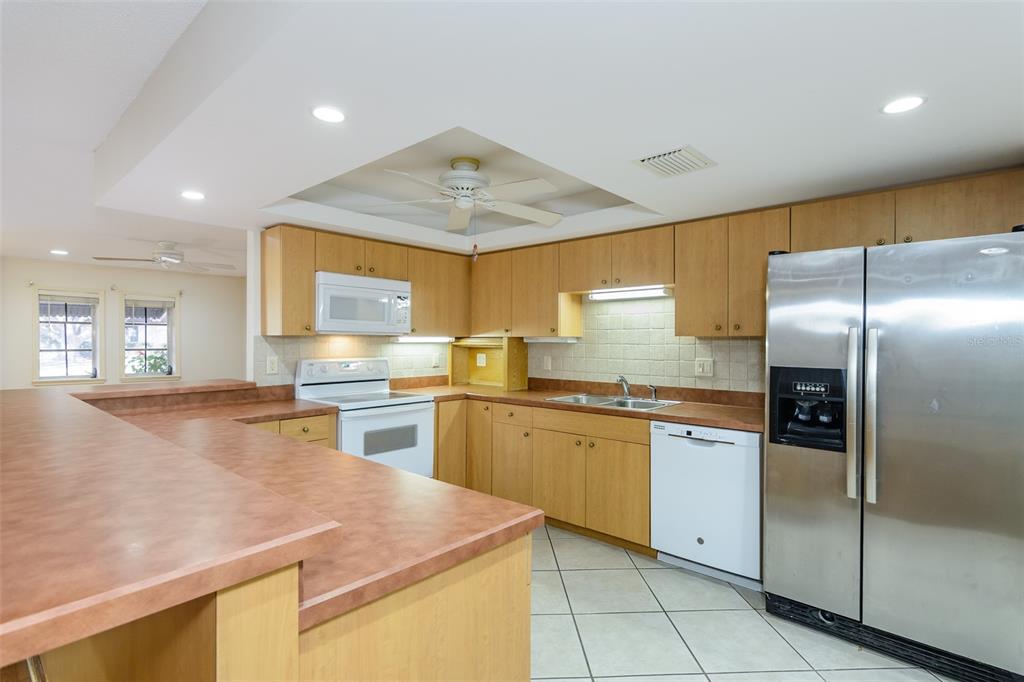 2101 Sunset Point Road, Unit 1003 Clearwater, FL 33765 - Photo 11 of 39 Kitchen