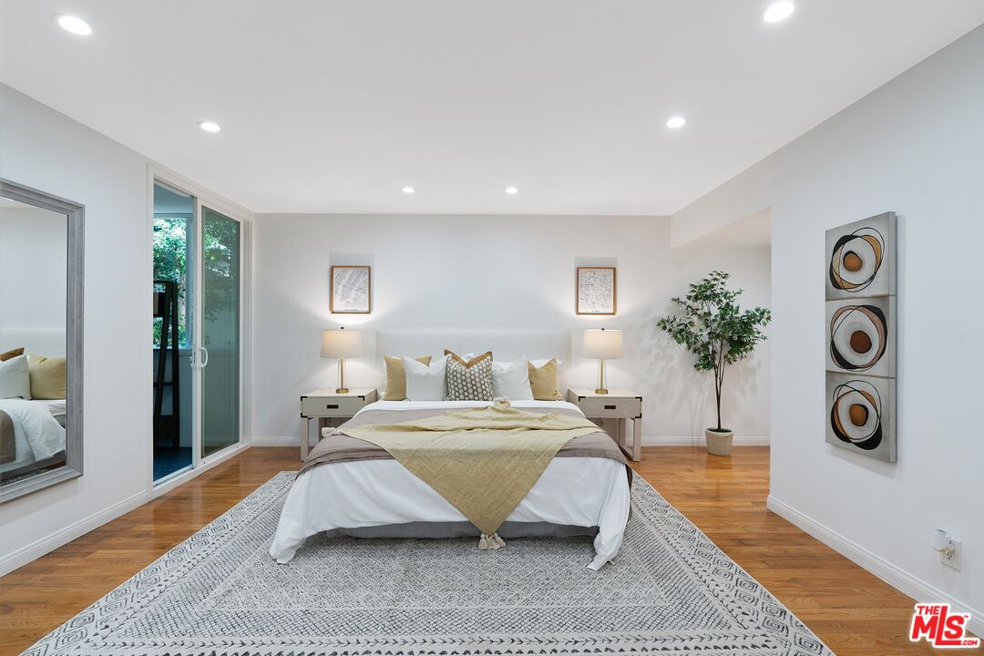 1015 North Kings Road, Unit 110 West Hollywood, CA 90069 - Photo 20 of 38 a living room with a couch and potted plant