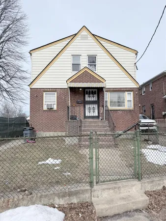 $2,900 | 165-25 Union Turnpike | Hillcrest