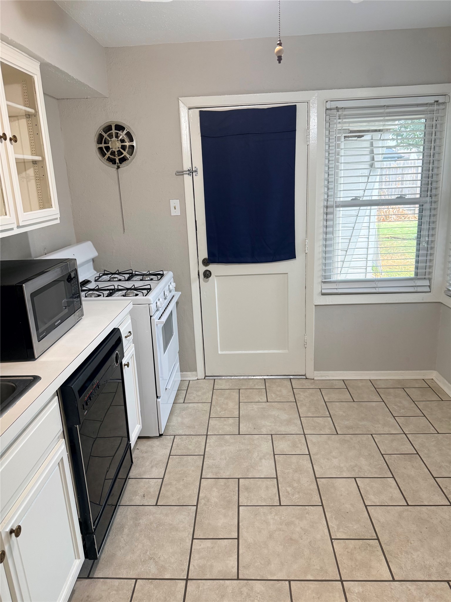 3914 Law Street, Unit 2 Houston, TX 77005 - Photo 8 of 17