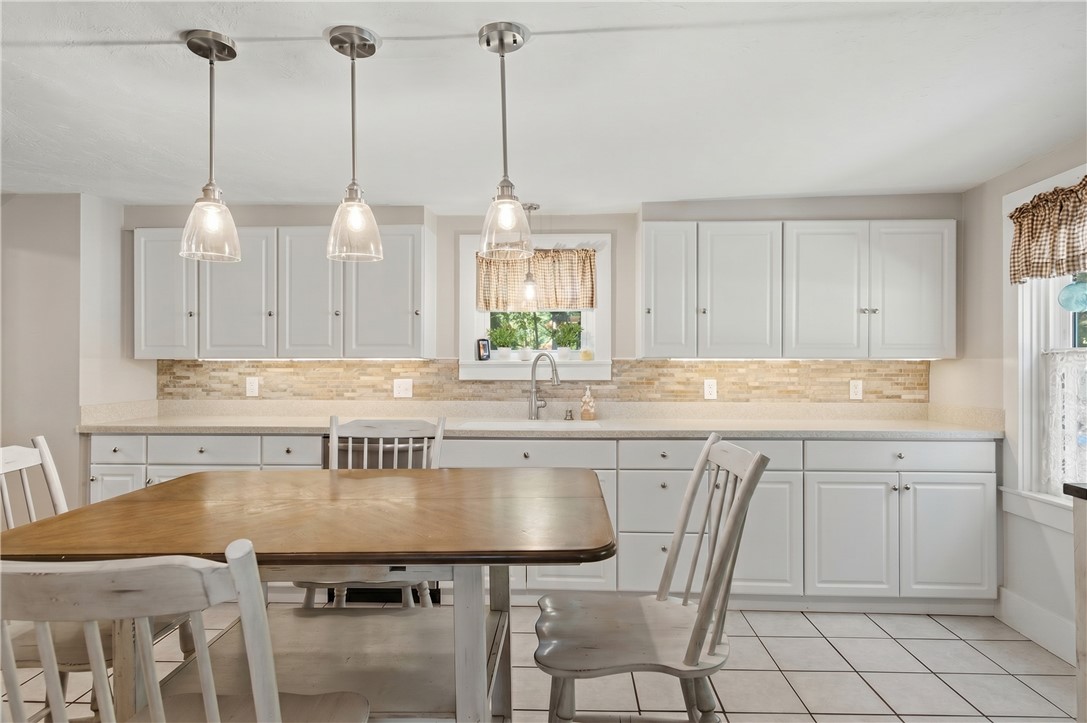 44 Old Great Road North Smithfield, RI 02896 - Photo 4 of 41