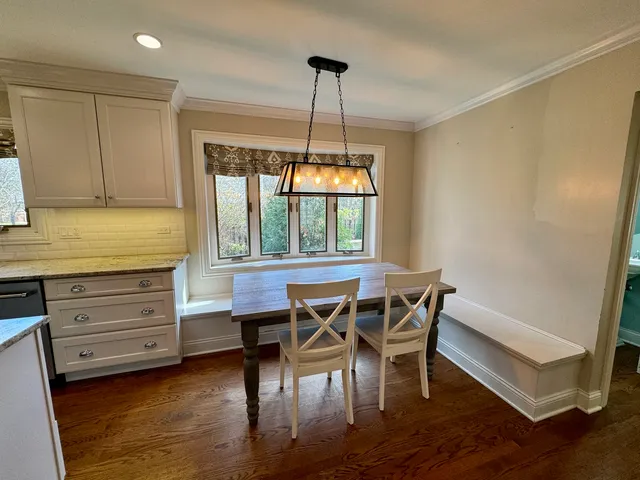 $5,500 | 804 Paradise Lane, Libertyville, IL 60048