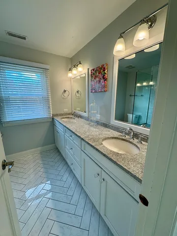 $5,500 | 804 Paradise Lane, Libertyville, IL 60048