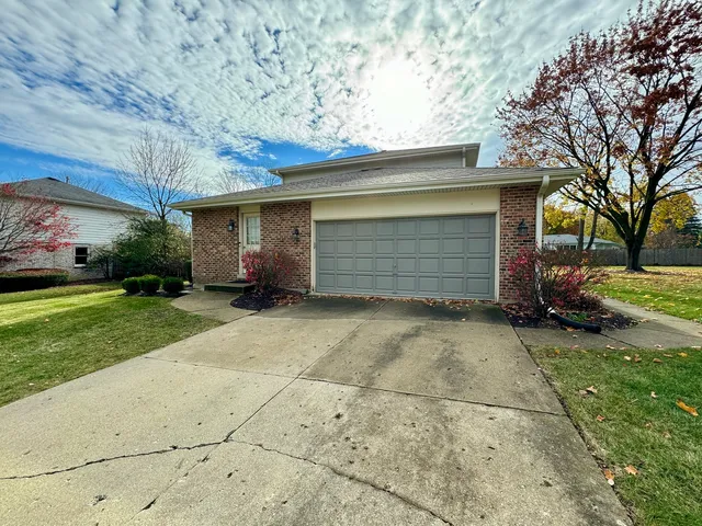 $5,500 | 804 Paradise Lane, Libertyville, IL 60048