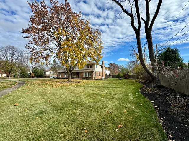 $5,500 | 804 Paradise Lane, Libertyville, IL 60048