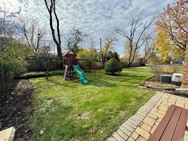 $5,500 | 804 Paradise Lane, Libertyville, IL 60048