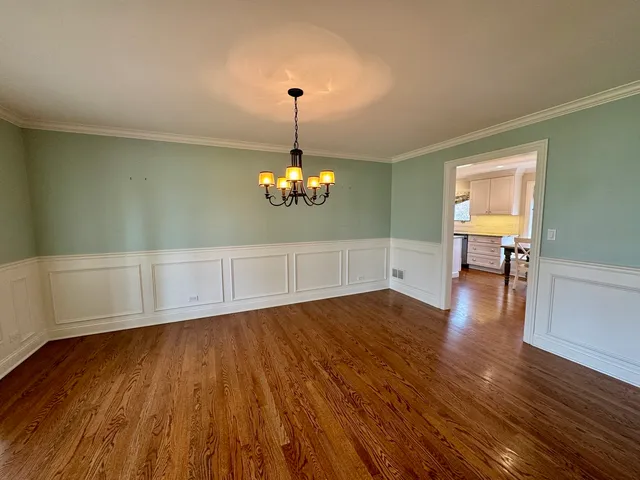 $5,500 | 804 Paradise Lane, Libertyville, IL 60048