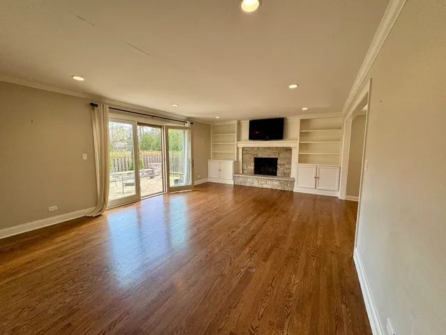 $5,500 | 804 Paradise Lane, Libertyville, IL 60048