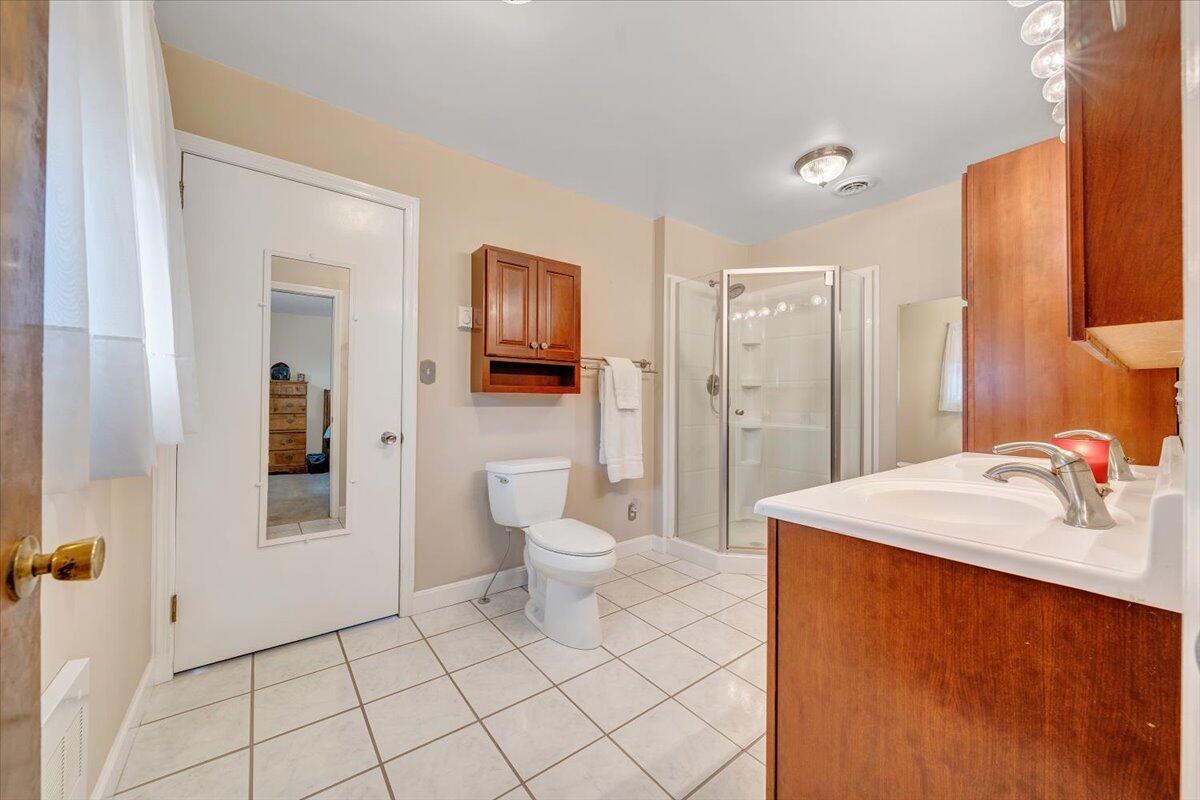 1167 St Peters Road Speedwell, VA 24374 - Photo 19 of 40 a spacious bathroom with a sink a toilet and mirror