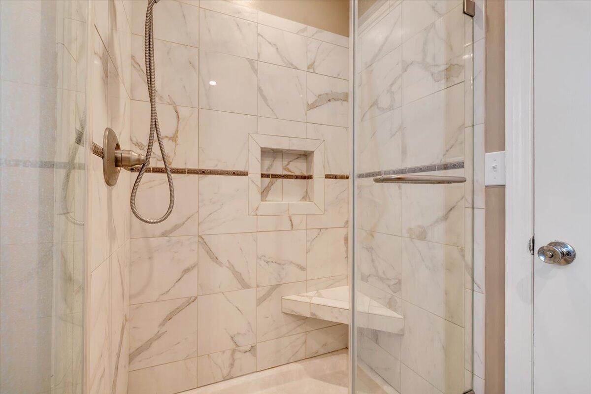 1167 St Peters Road Speedwell, VA 24374 - Photo 27 of 40 a bathroom with a shower