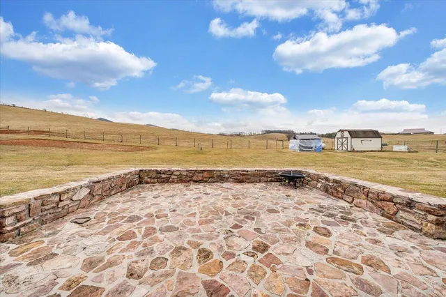 $372,710 | 1167 St Peters Road, Speedwell, VA 24374