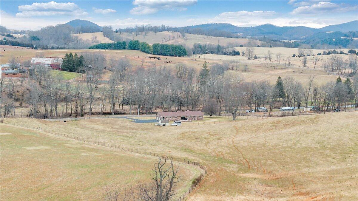 1167 St Peters Road Speedwell, VA 24374 - Photo 39 of 40 085-DJI_20260110024022_0262_D