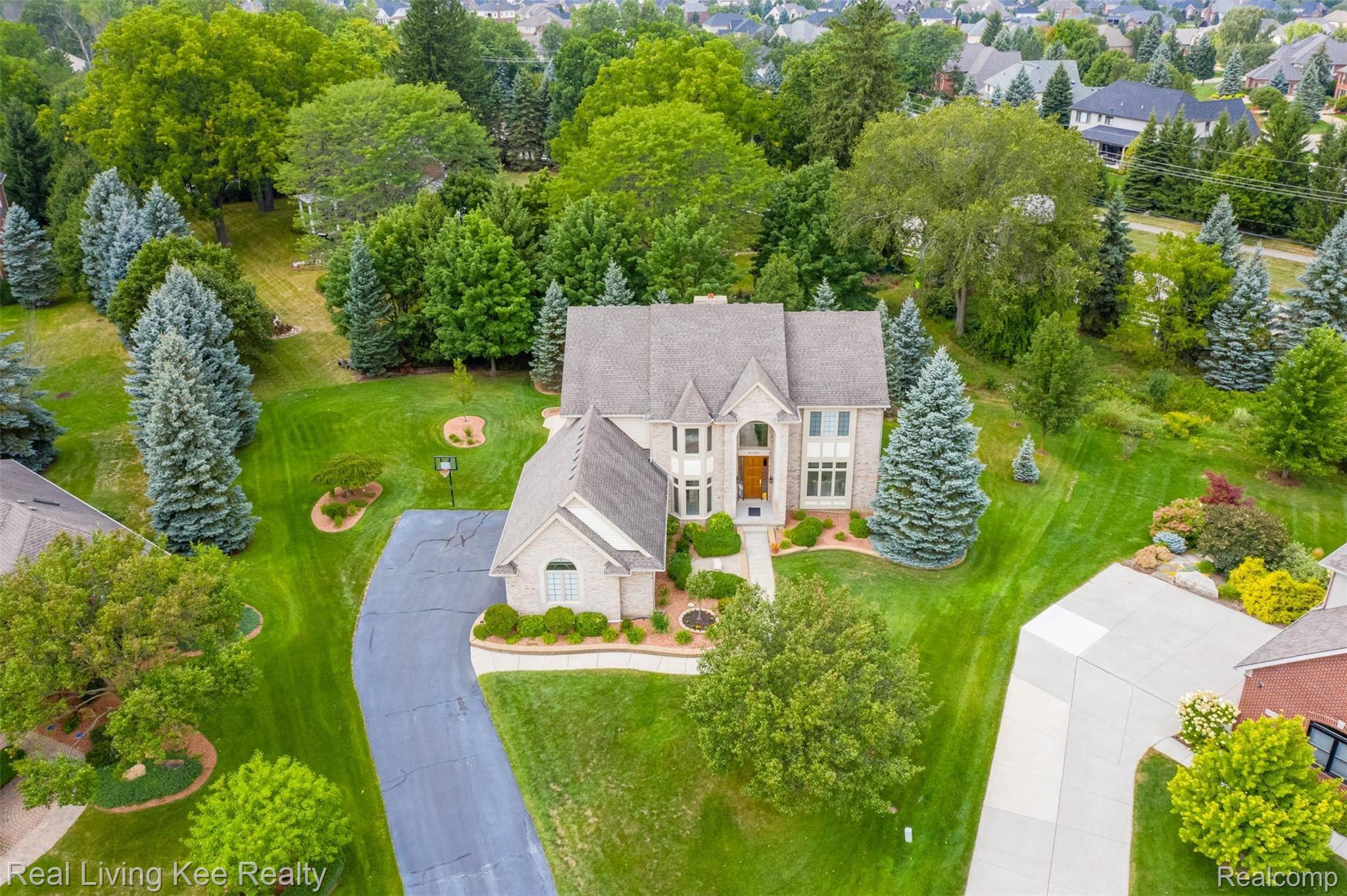 4040 Patricia Court Rochester, MI 48306 - Photo 5 of 38 4040 Patricia Ct-5.jpg