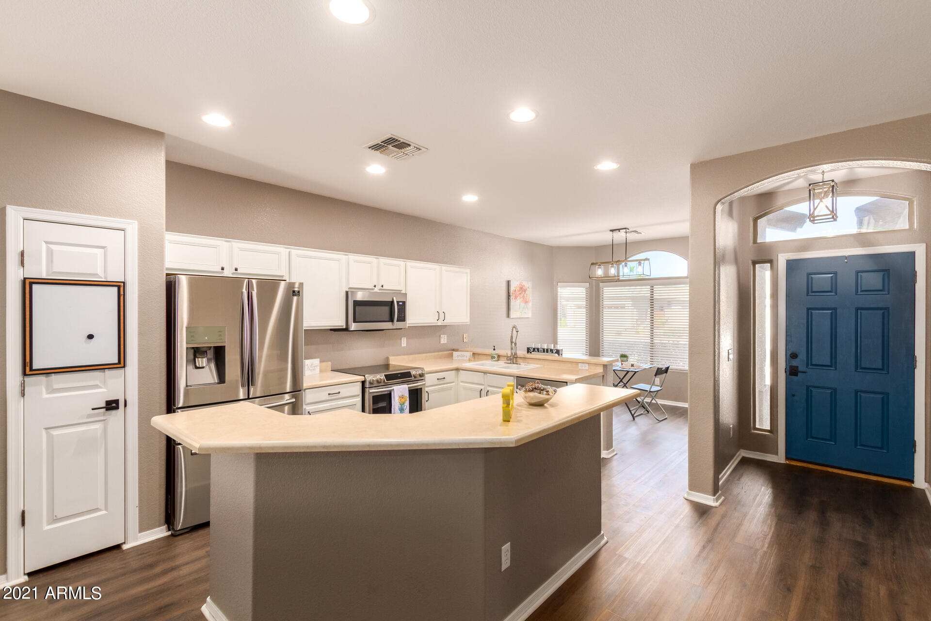 14613 West Redfield Road Surprise, AZ 85379 - Photo 5 of 28 Kitchen/island breakfast bar