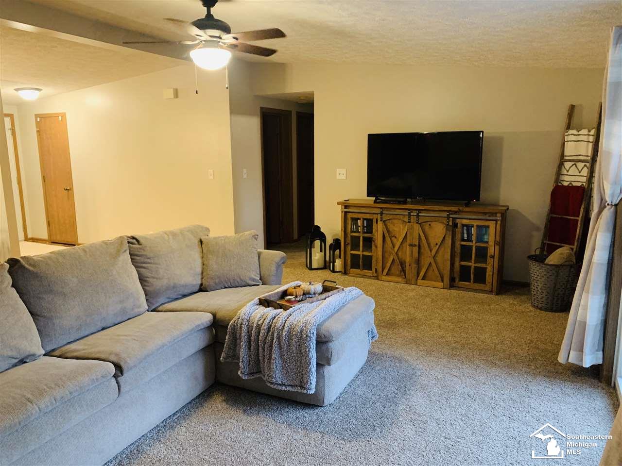 424 Monroe Street Carleton, MI 48117 - Photo 6 of 12 50025068-5.JPG