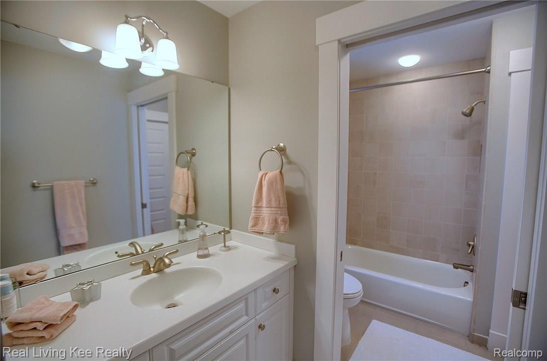 930 Fairview Avenue Rochester, MI 48307 - Photo 27 of 43 3rd_Bedroom_Bathroom.jpg