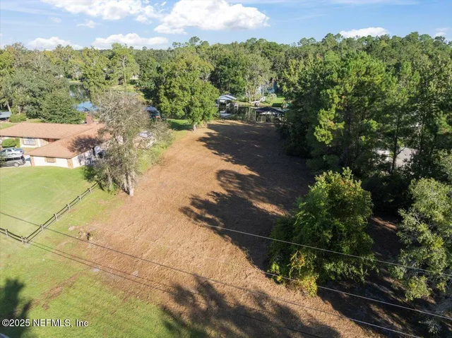 a view of a pathway with a yard
