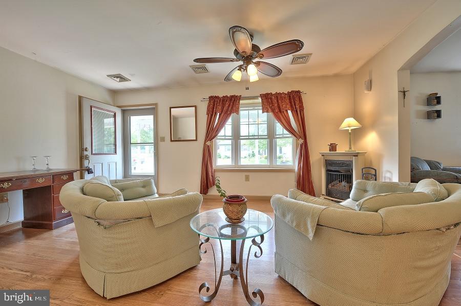 205 Mathis Drive Tuckerton, NJ 08087 - Photo 4 of 24 Gallery Image 4