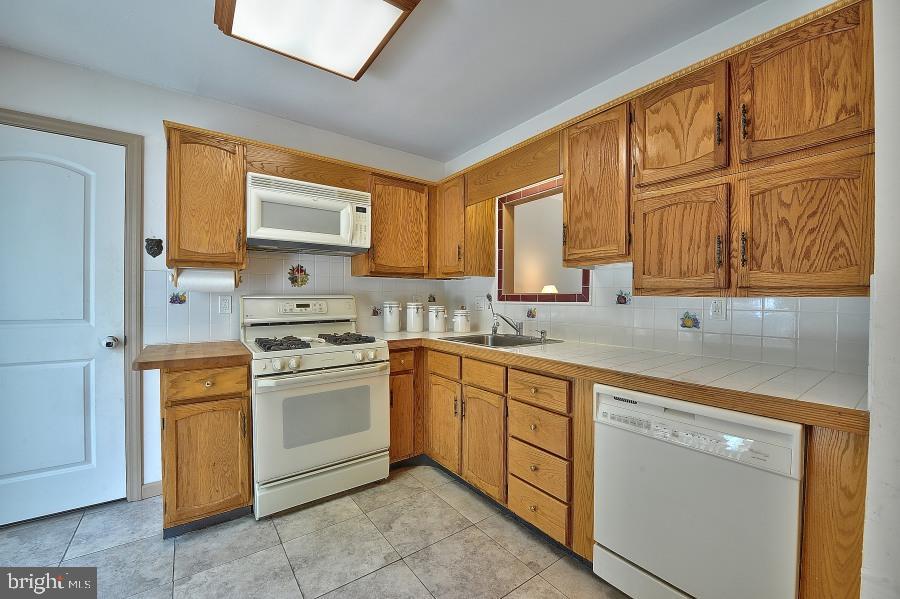 205 Mathis Drive Tuckerton, NJ 08087 - Photo 8 of 24 Gallery Image 8
