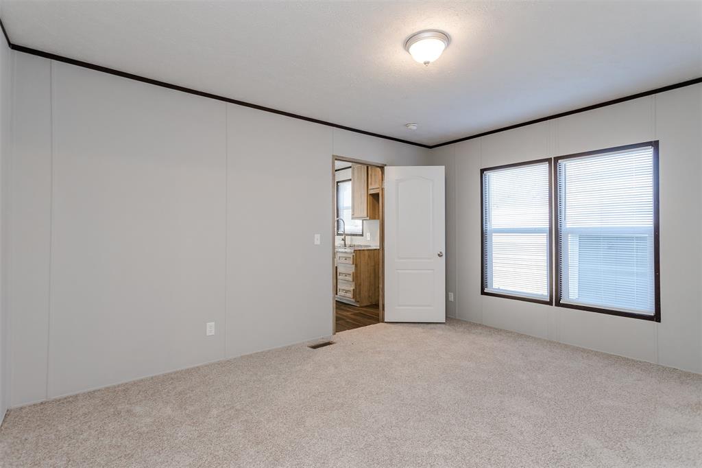 2900 Interstate 35, Unit 197 Waco, TX 76706 - Photo 10 of 24 an empty room with windows and closet